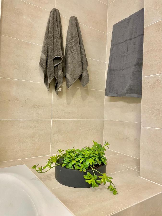 The Retreat House - Private Pool Apartment